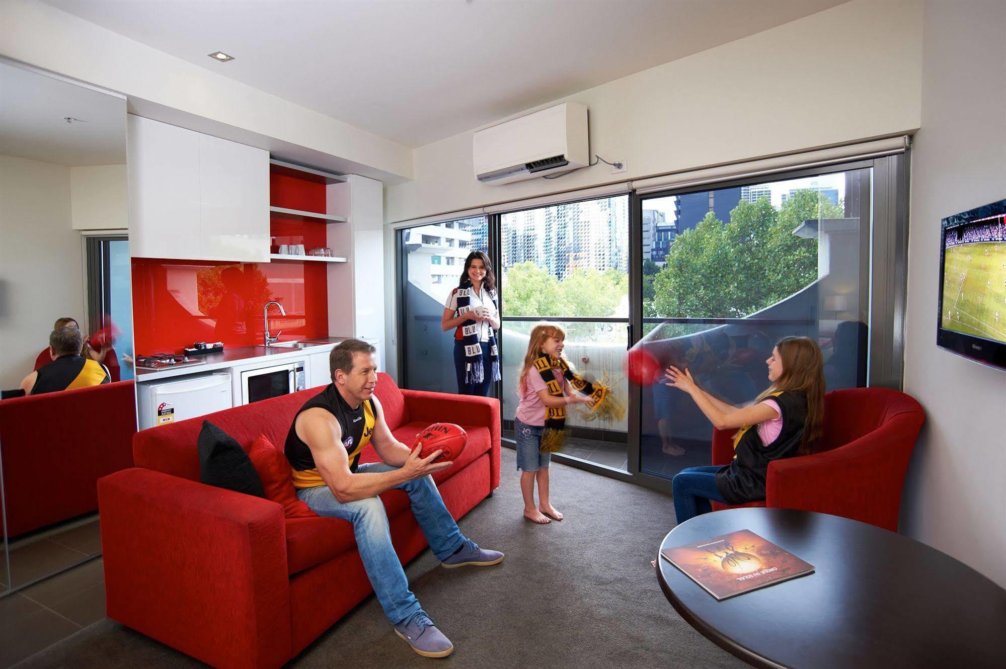 Comfort Apartments On Elizabeth Melbourne Exterior photo